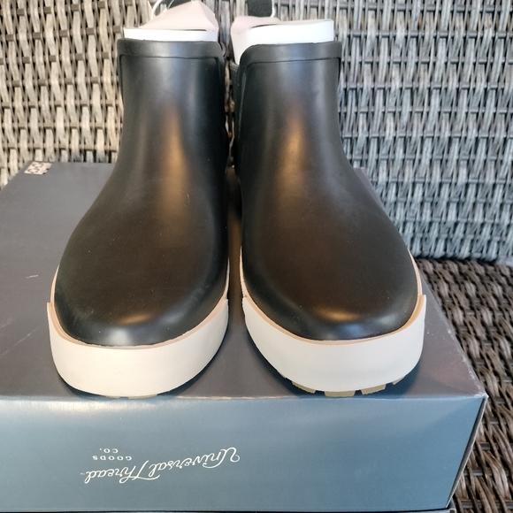 Universal Thread Women's Shirley Rain Boots Black Size 11 - Picture 2 of 4